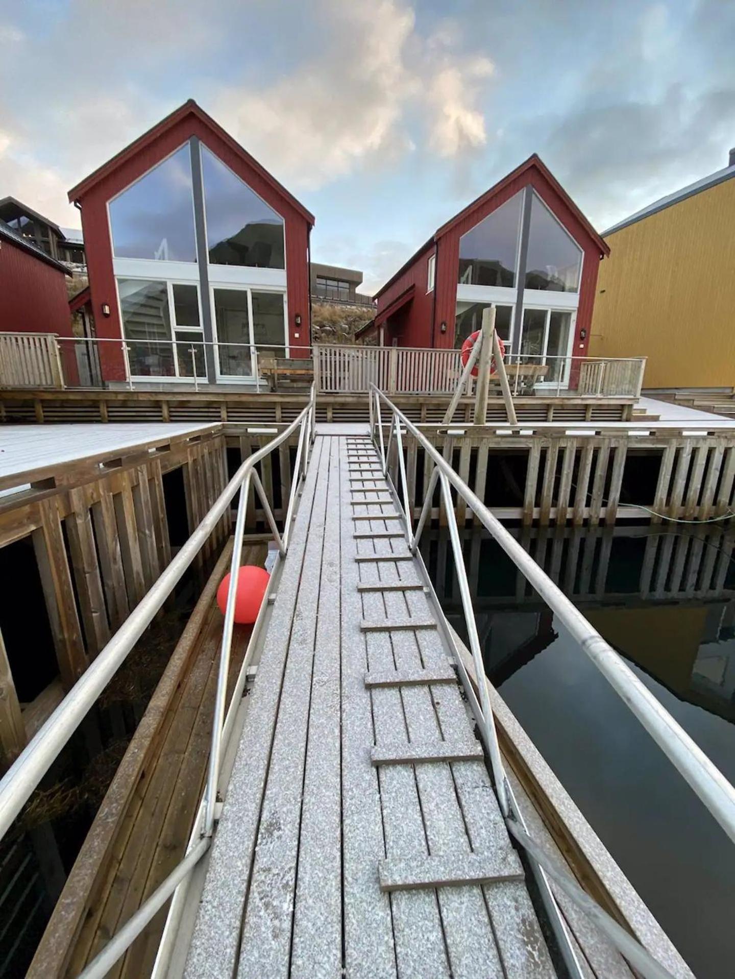 Spektakulaer Rorbu I Autentiske Omgivelser Ballstad Buitenkant foto